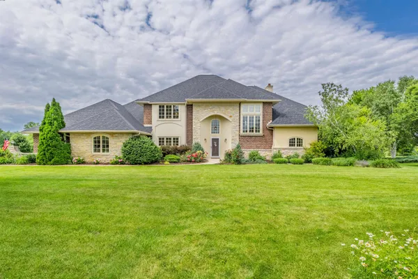 $1,249,900 | 3002 Linnerud Drive, Stoughton, WI 53589