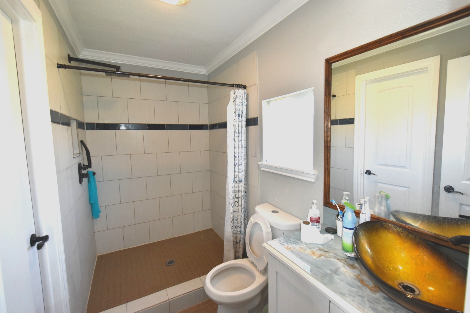 504 North Cedar Street Sweeny, TX 77480 - Photo 14 of 27 a bathroom with a sink toilet and shower