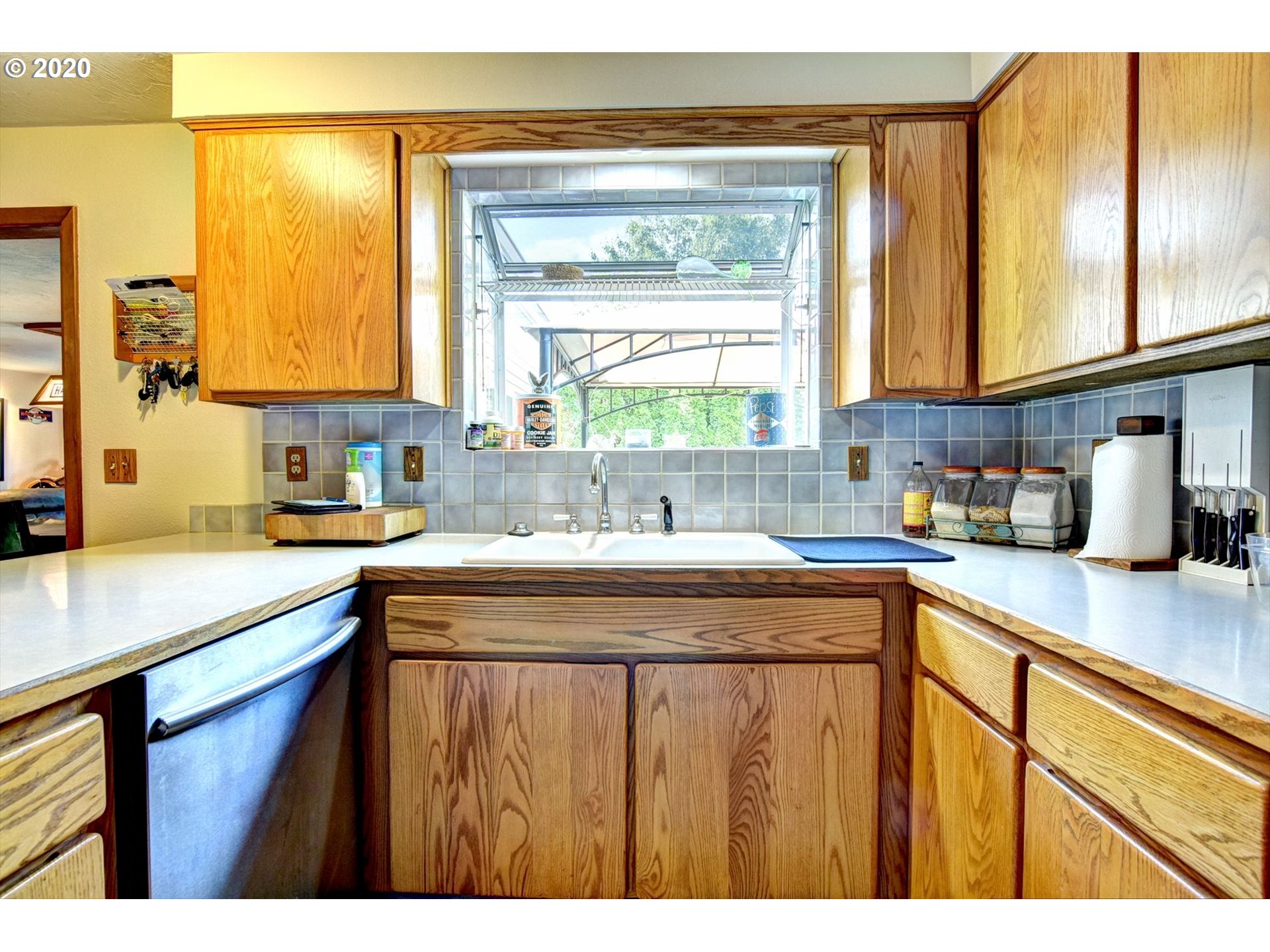 660 70th Street Springfield, OR 97478 - Photo 12 of 29 Gallery Image 12