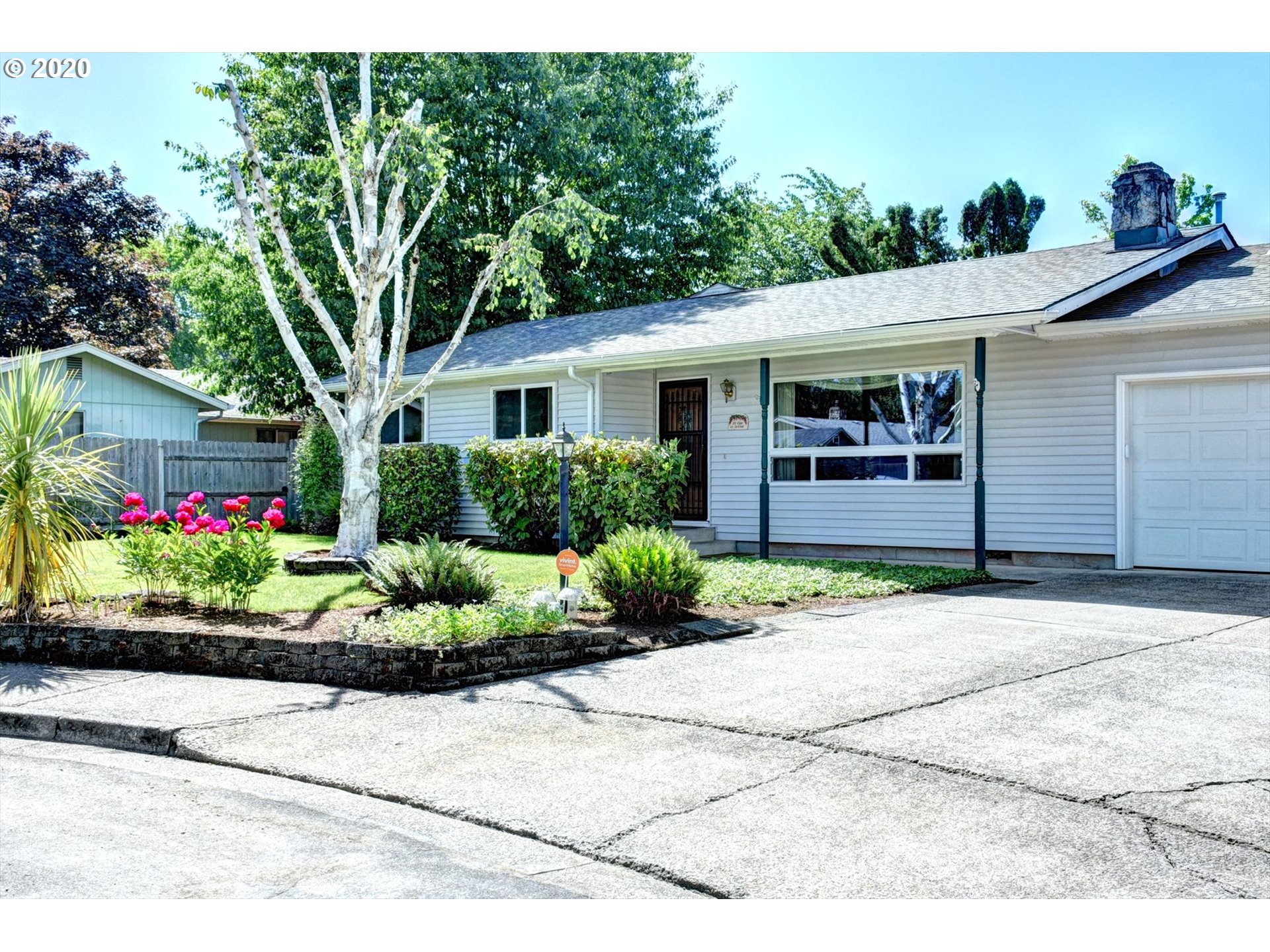 660 70th Street Springfield, OR 97478 - Photo 3 of 29 Gallery Image 3