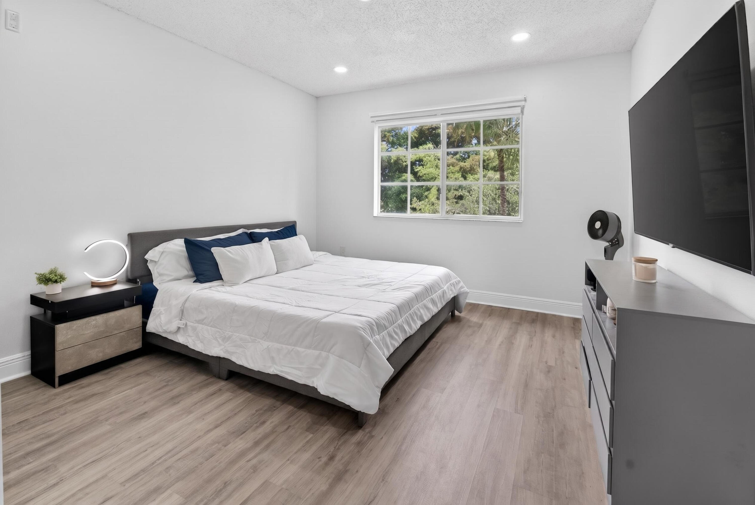 8020 North Nob Hill Road, Unit 305 Tamarac, FL 33321 - Photo 5 of 14 DSC04157