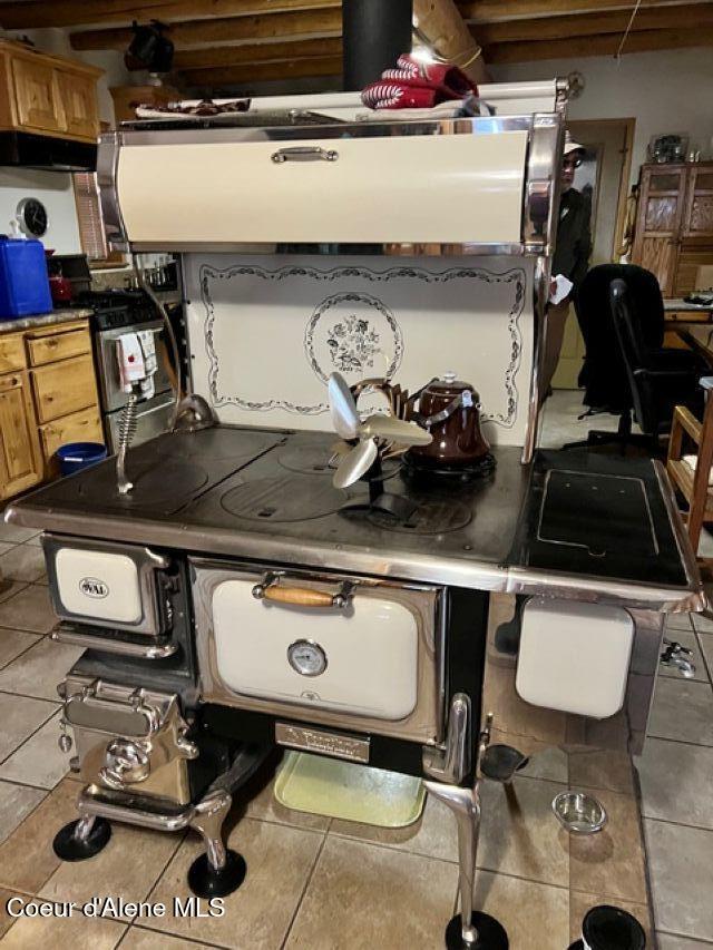 2000 Gold Cup Mountain Road Laclede, ID 83841 - Photo 6 of 21 cook stove
