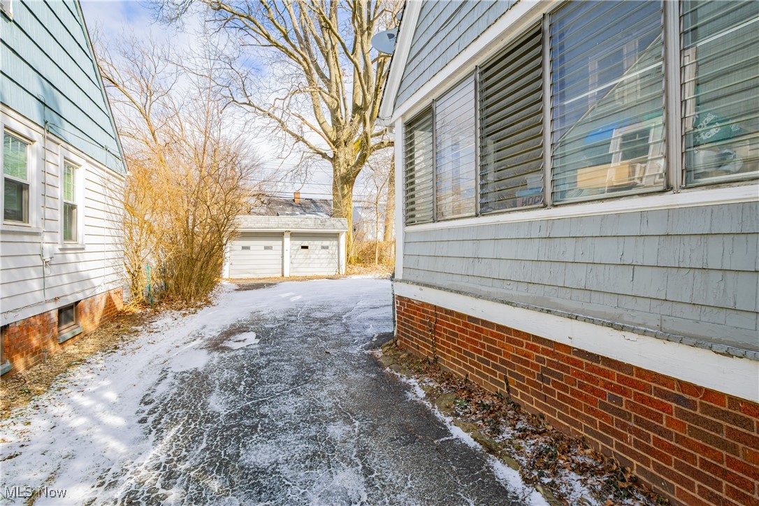 3827 Northampton Road Cleveland Heights, OH 44121 - Photo 2 of 5