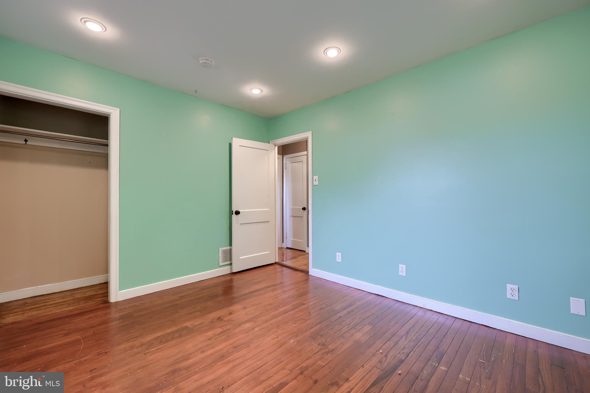 20 Willis Lane Lancaster, PA 17602 - Photo 20 of 39 an empty room with wooden floor and closet