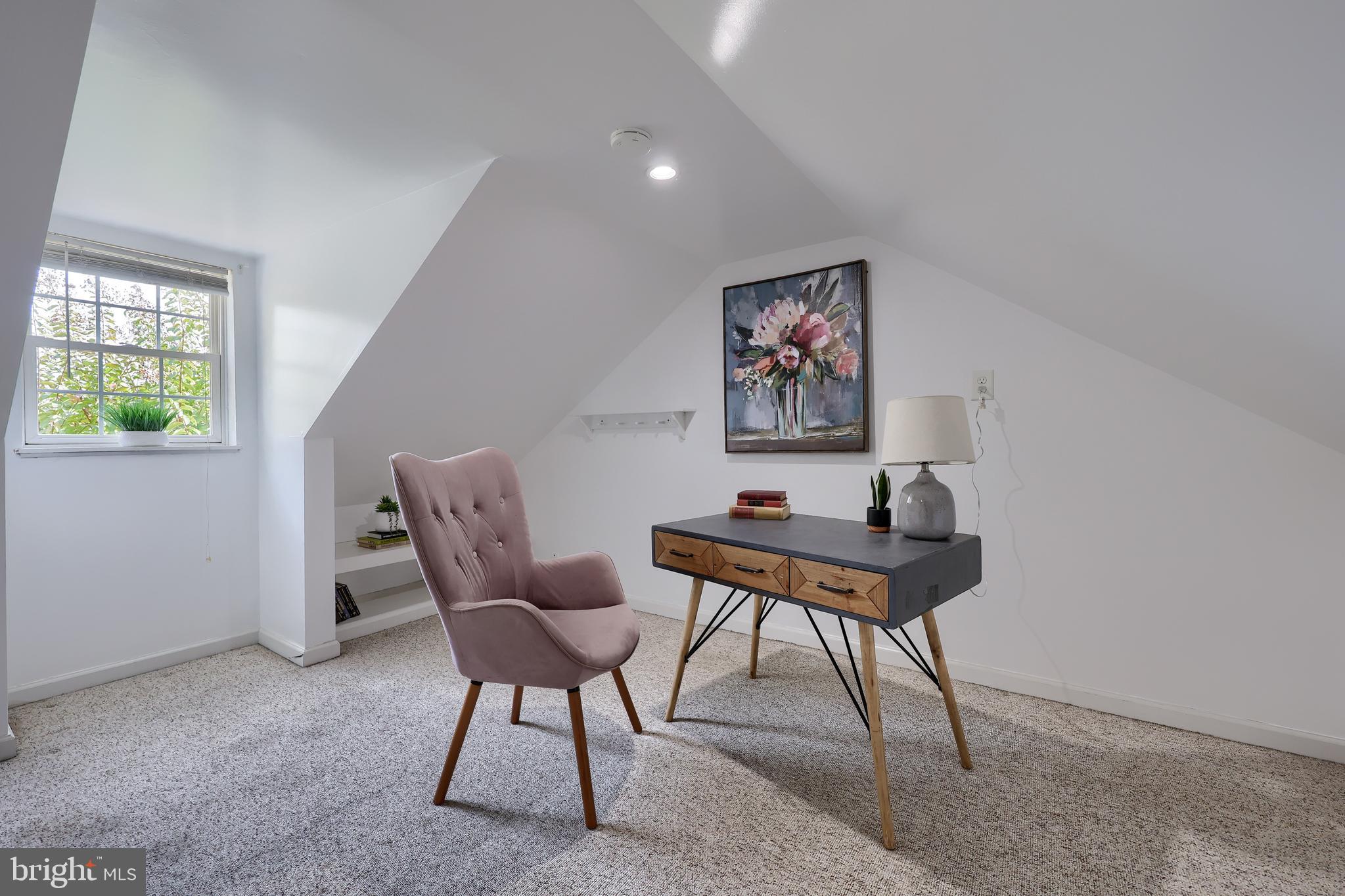 20 Willis Lane Lancaster, PA 17602 - Photo 25 of 39 a workspace with furniture and a window