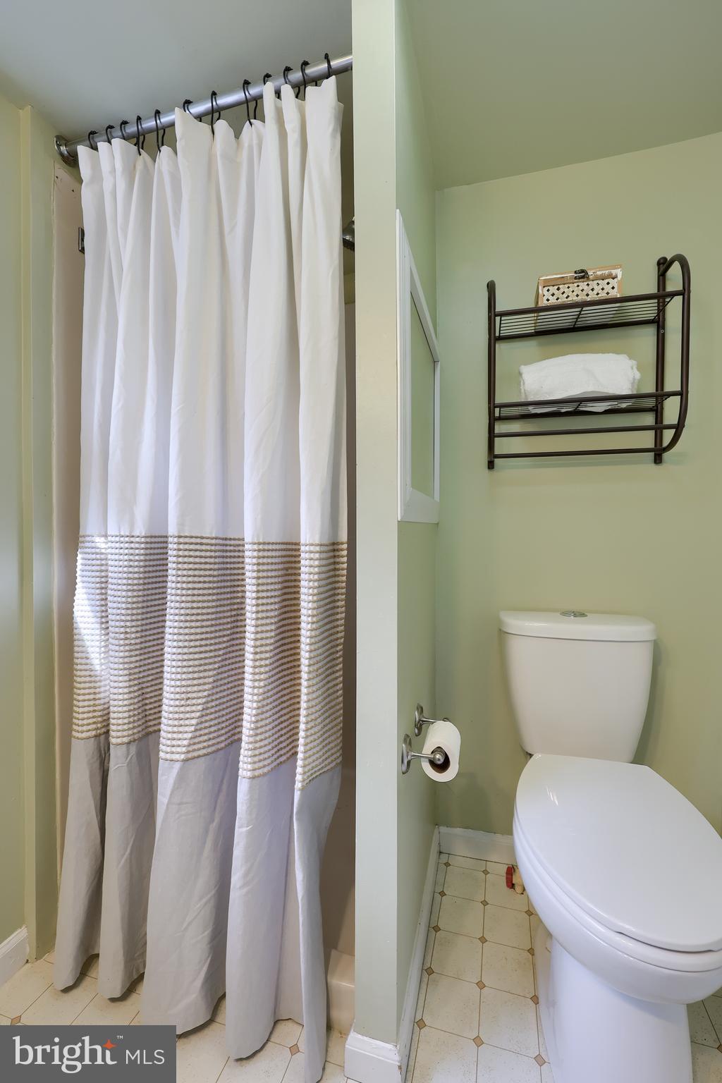 20 Willis Lane Lancaster, PA 17602 - Photo 29 of 39 a bathroom with a toilet and a shower
