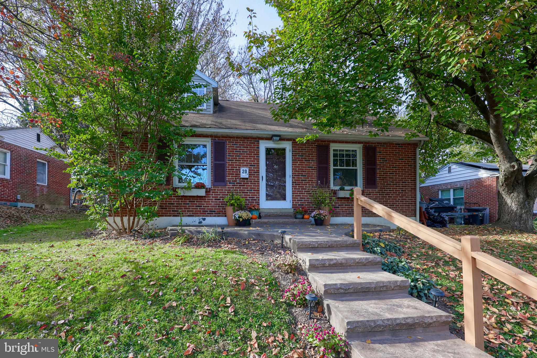 20 Willis Lane Lancaster, PA 17602 - Photo 3 of 39 a front view of house with yard and green space