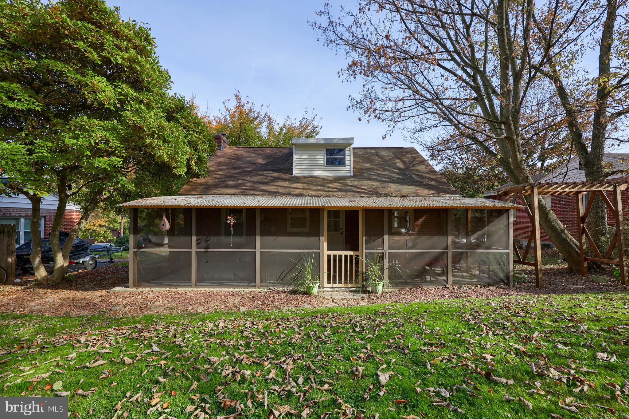 20 Willis Lane Lancaster, PA 17602 - Photo 34 of 39 a front view of a house with a garden