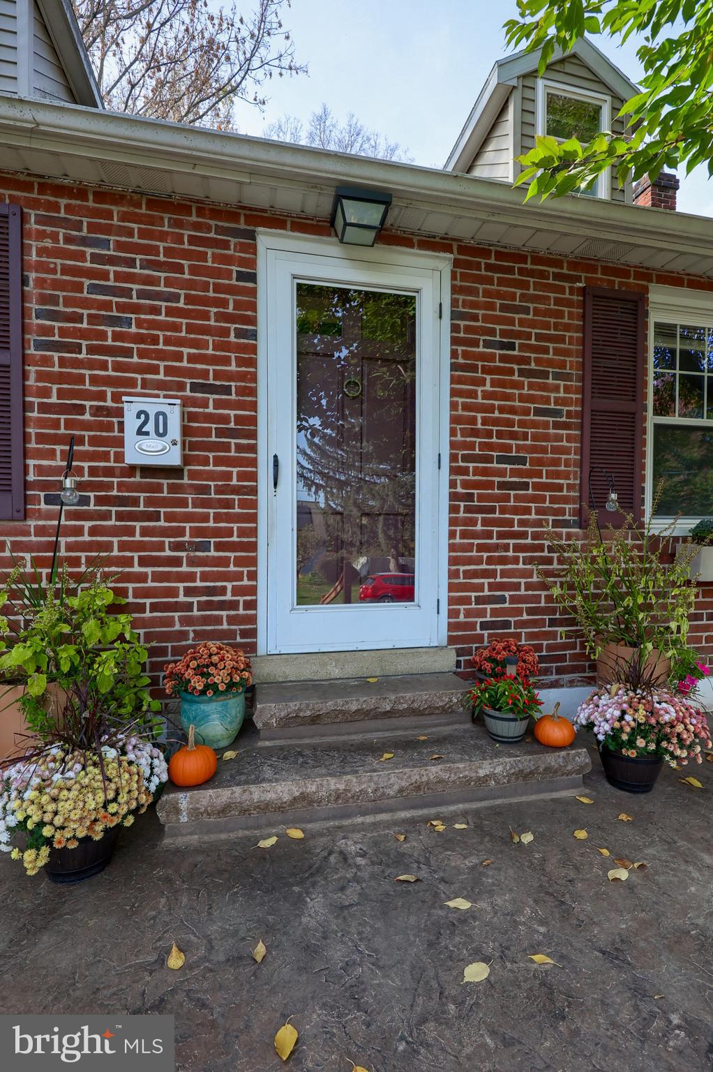 20 Willis Lane Lancaster, PA 17602 - Photo 5 of 39 a front view of a house