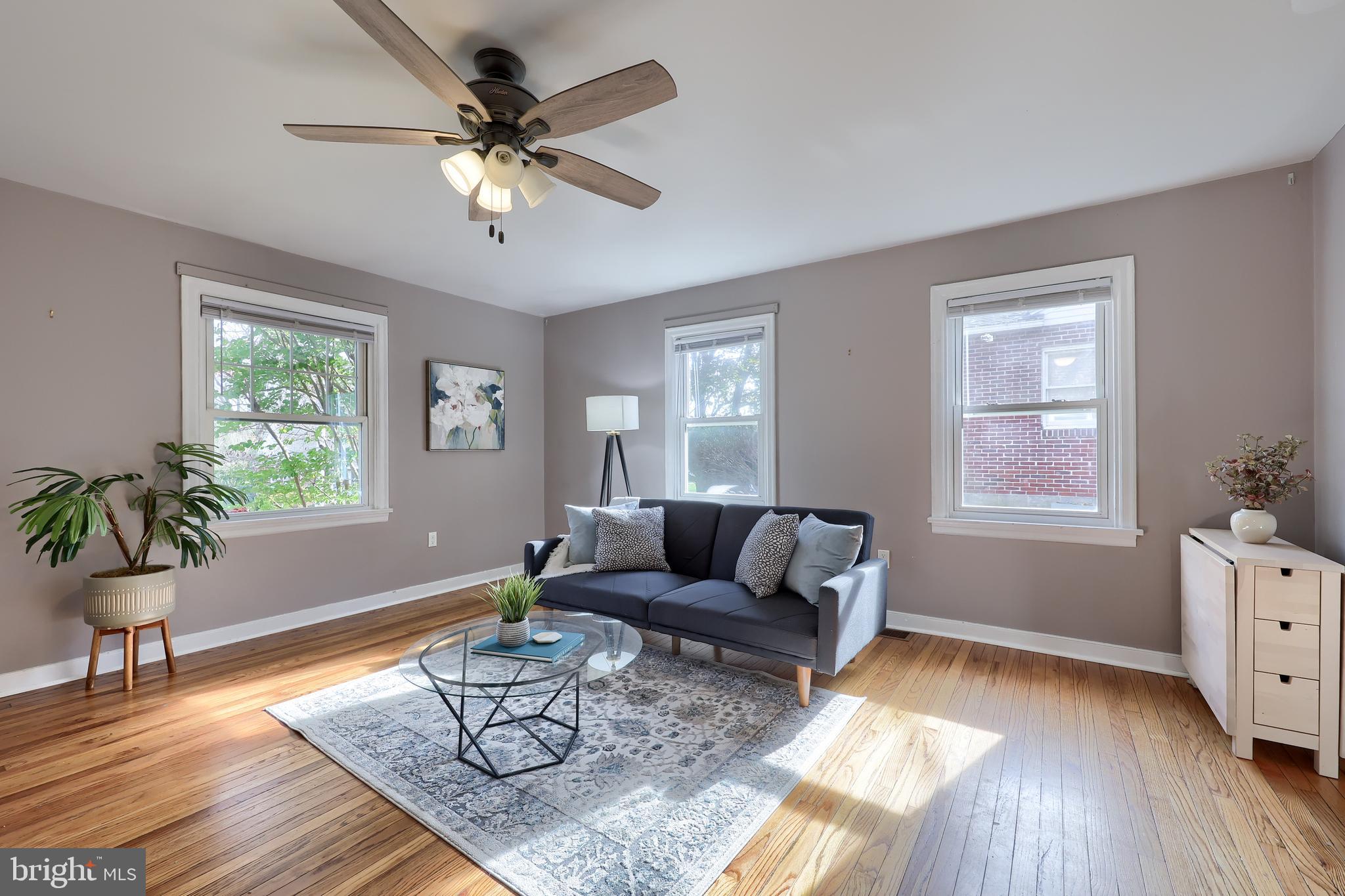 20 Willis Lane Lancaster, PA 17602 - Photo 10 of 39 a living room with furniture and window