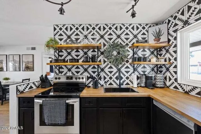 $2,750 | 2554 East Villa Rita Drive, Phoenix, AZ 85032