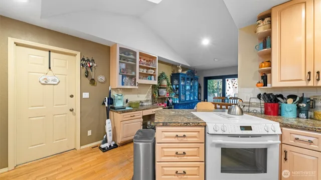 a kitchen that has a stove and a refrigerator