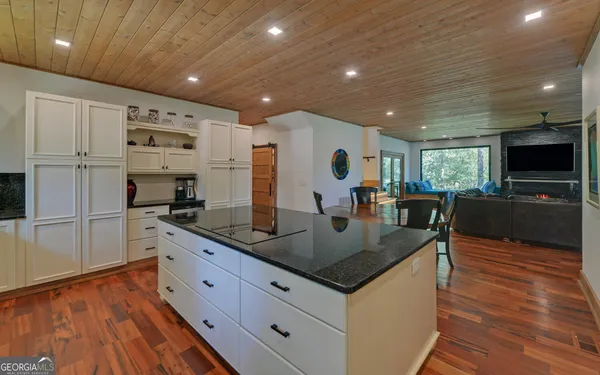 $1,100,000 | 675 Freedom Hgt, Hartwell, GA 30643