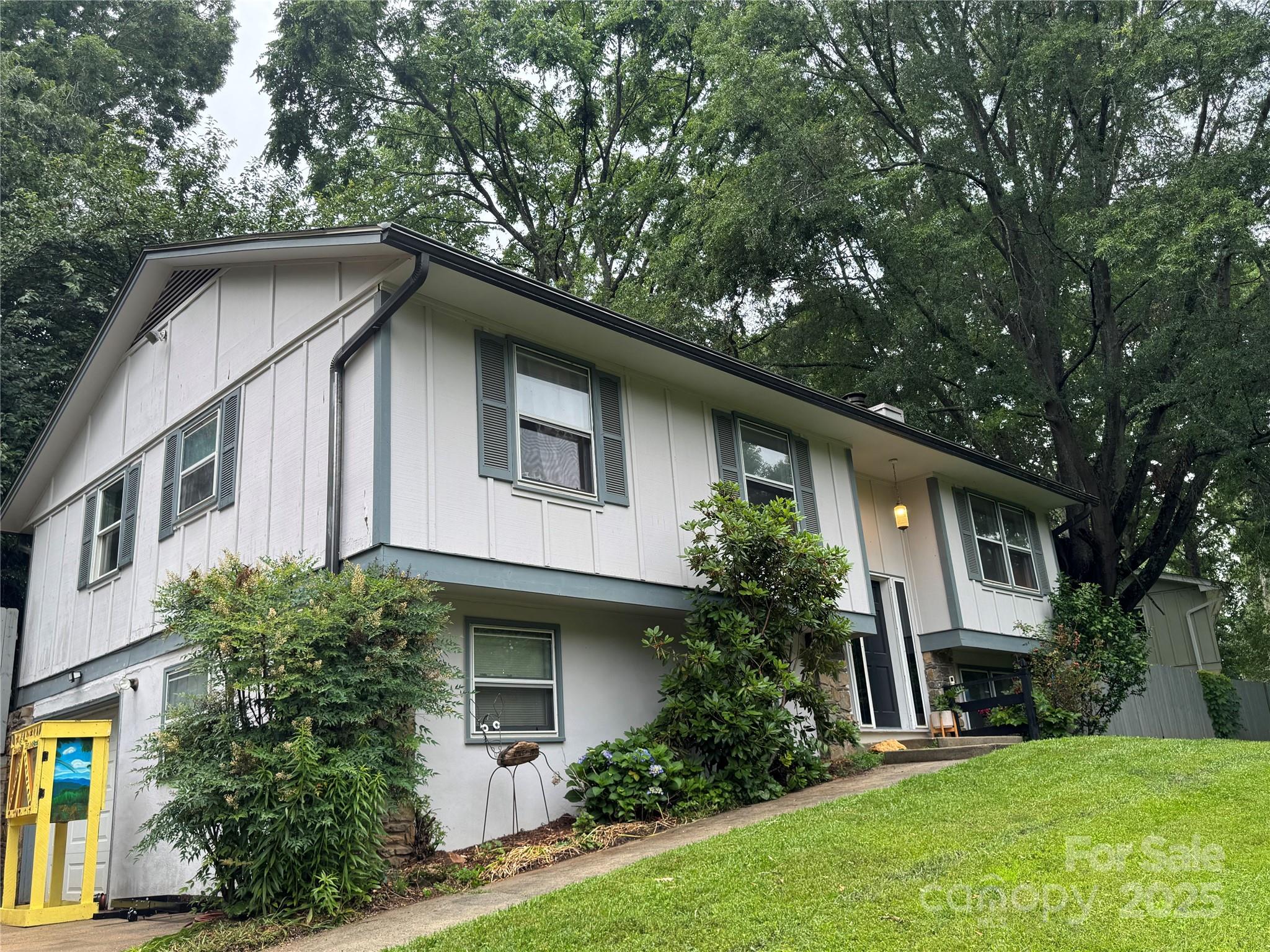 1 Spring Valley Drive Arden, NC 28704 - Photo 6 of 39 a front view of a house with garden