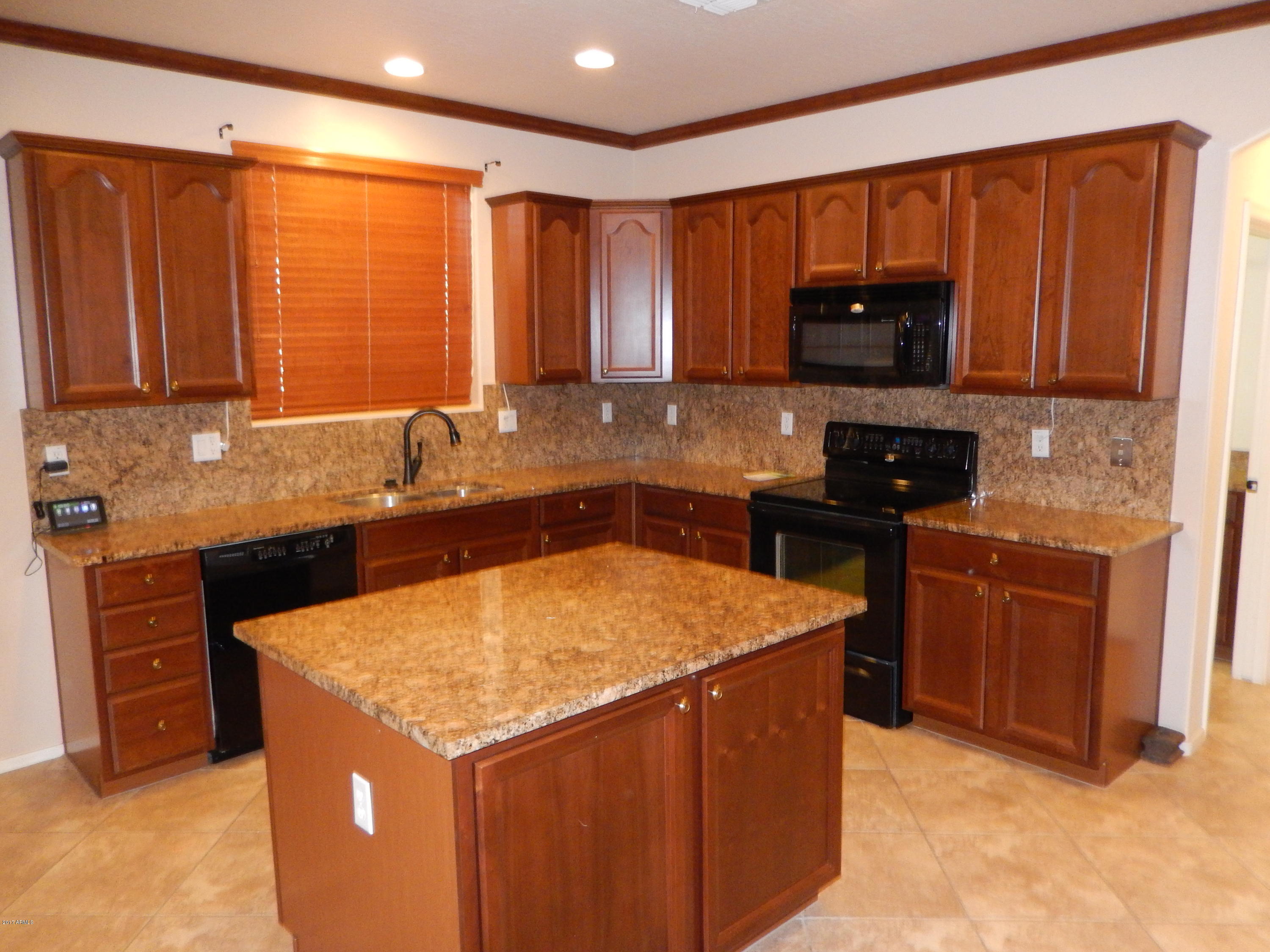 7130 West Carter Road Laveen, AZ 85339 - Photo 2 of 4 kitchen