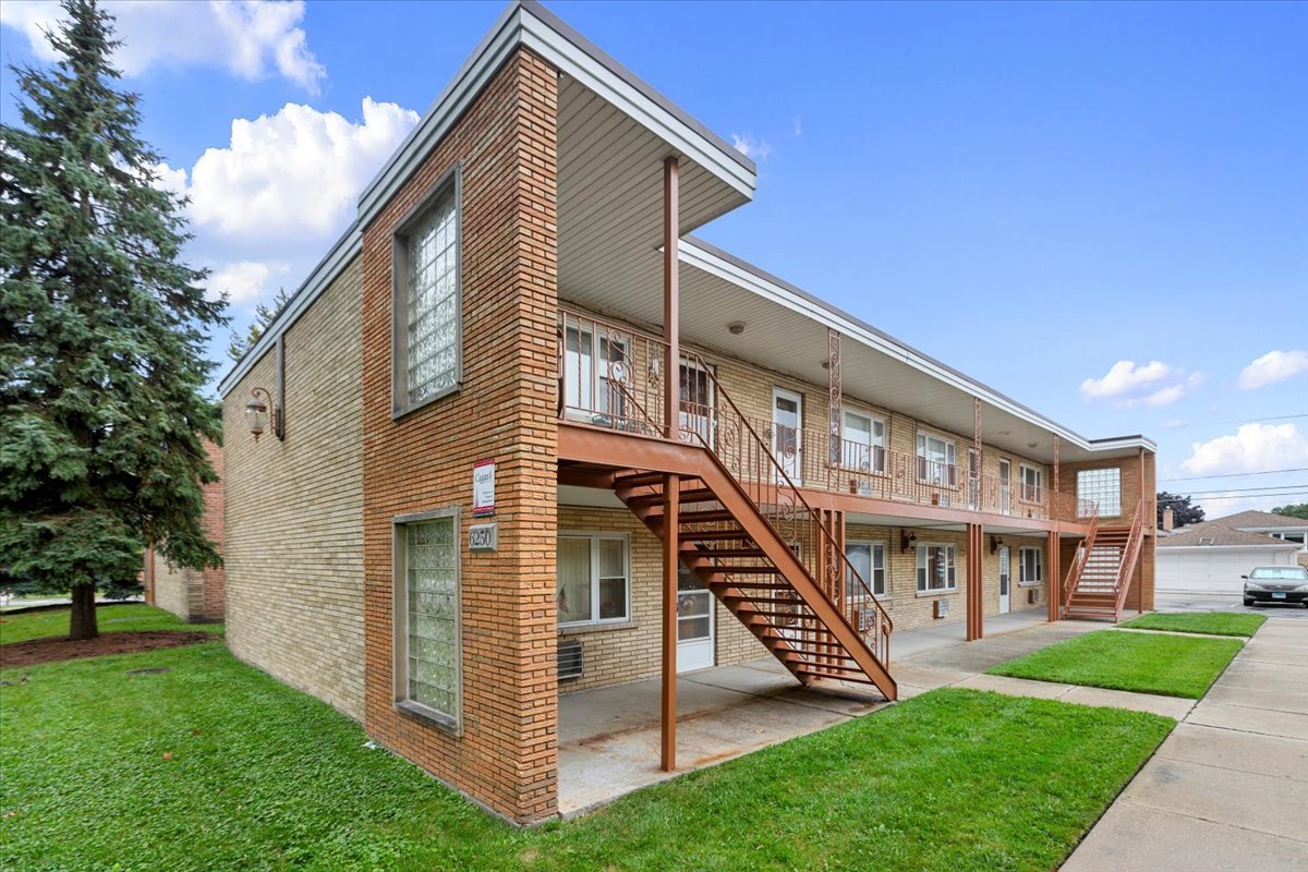6256 West 64th Place, Unit 104 Chicago, IL 60638 - Photo 2 of 19 a view of a house with a yard