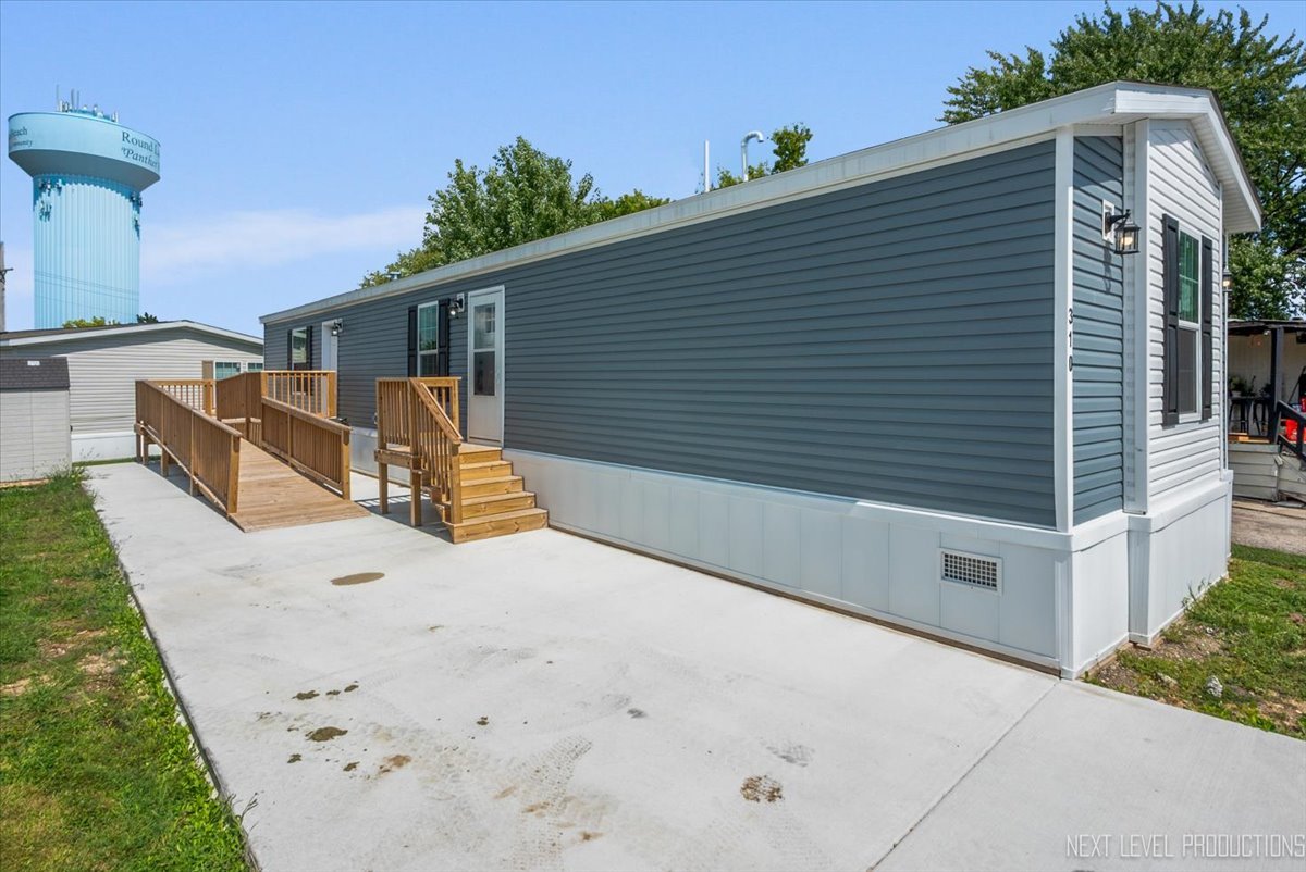 310 Apollo Court Round Lake, IL 60073 - Photo 34 of 38 a view of a house with backyard