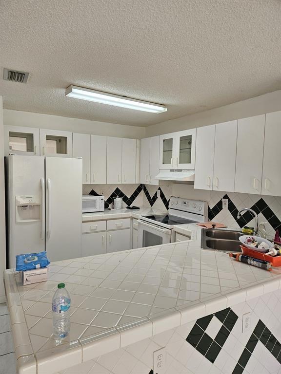 8851 Northwest 119th Street, Unit 11061 Hialeah, FL 33018 - Photo 3 of 8