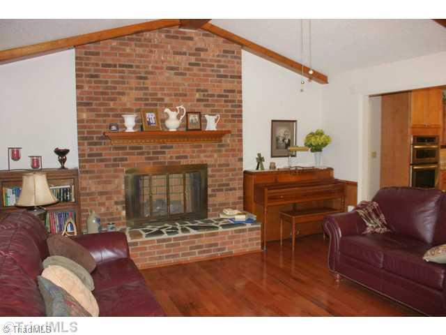 809 Zimmerman Road Lexington, NC 27295 - Photo 2 of 16 Living Room.