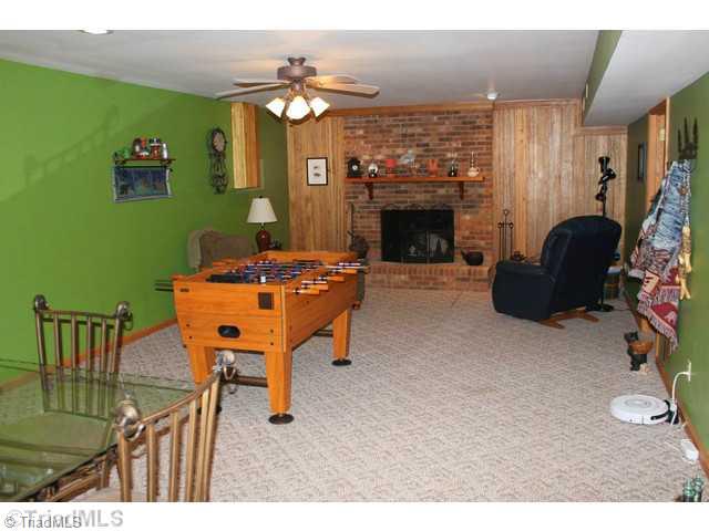 809 Zimmerman Road Lexington, NC 27295 - Photo 12 of 16 Den/Family/Great Room.