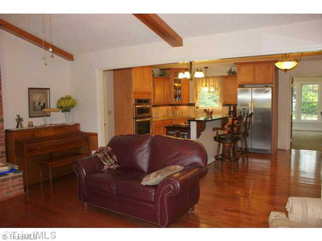 809 Zimmerman Road Lexington, NC 27295 - Photo 3 of 16 Living Room.
