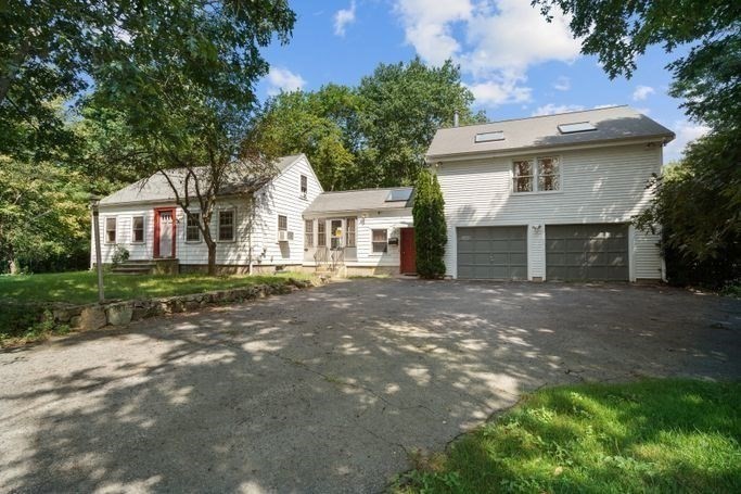 17 Everett Street Sherborn, MA 01770 - Photo 5 of 22 a front view of a house with a garden