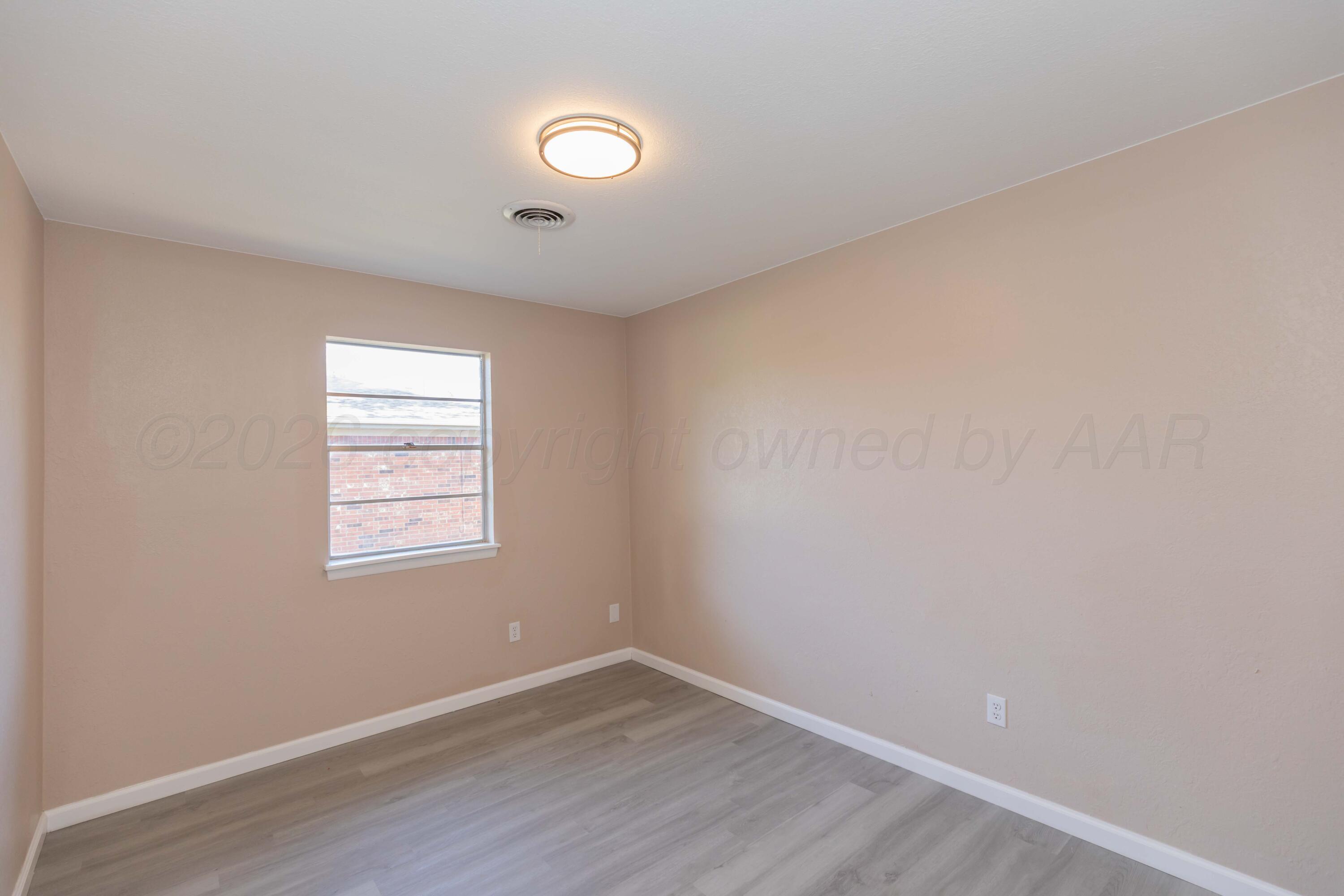 4407 Kingston Road Amarillo, TX 79109 - Photo 17 of 24 BEDROOM 3 VIEW 4