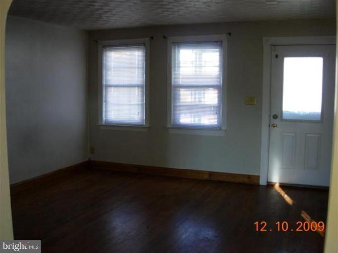 1113 Elm Road Halethorpe, MD 21227 - Photo 5 of 7 Living Room