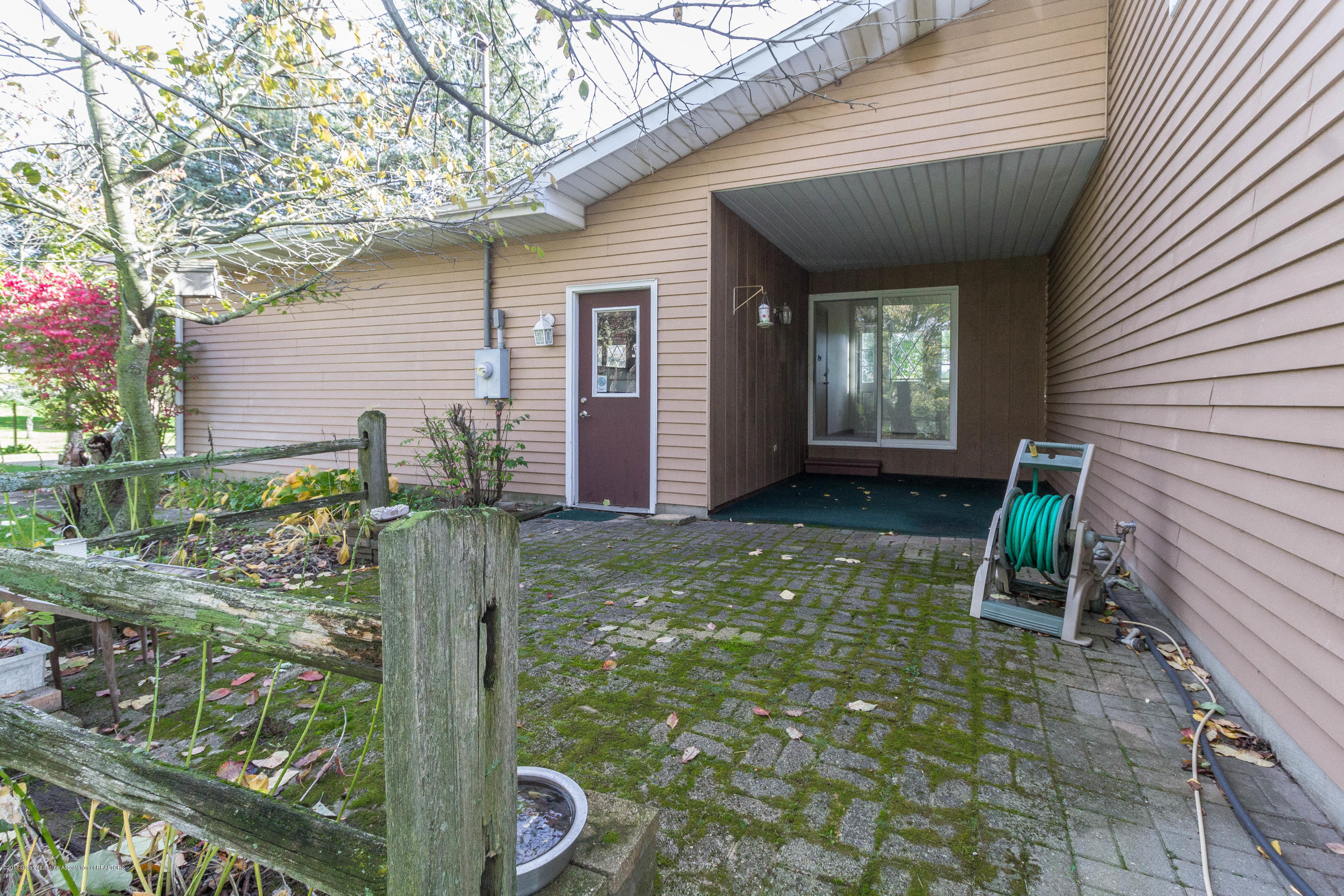 1404 South Waverly Road Eaton Rapids, MI 48827 - Photo 12 of 16 Back