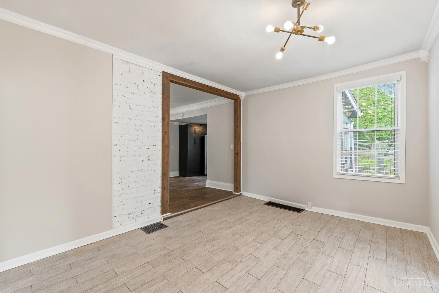 4261 Walton Creek Road Cincinnati, OH 45243 - Photo 10 of 31