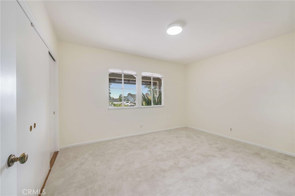 3665 Landfair Road Pasadena, CA 91107 - Photo 19 of 32 an empty room with windows