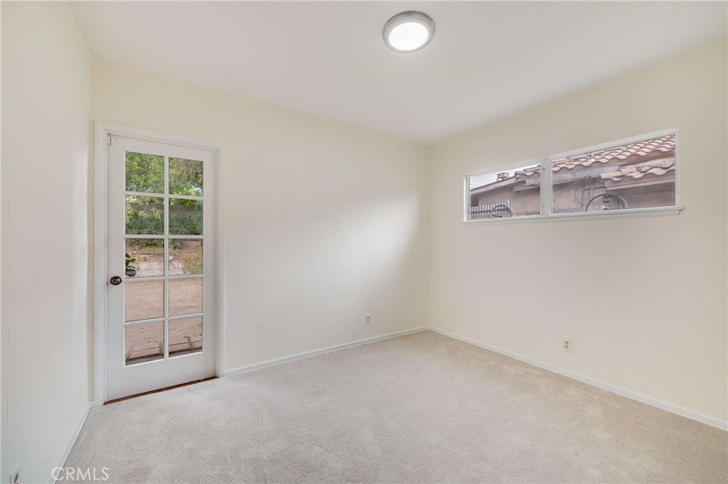 3665 Landfair Road Pasadena, CA 91107 - Photo 26 of 32 an empty room with a window