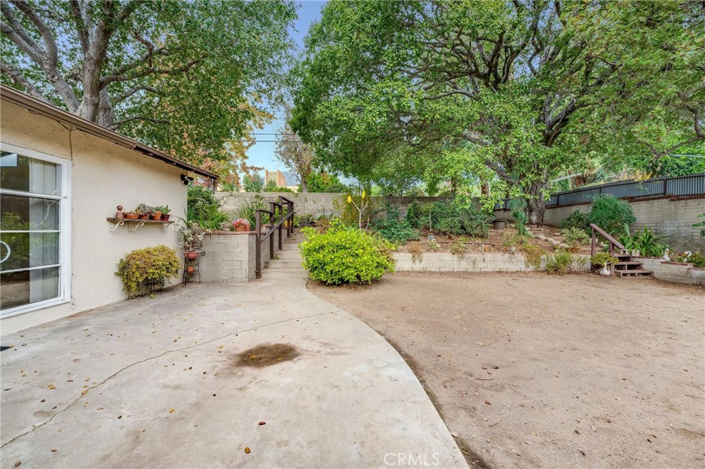 3665 Landfair Road Pasadena, CA 91107 - Photo 28 of 32 a road view with outdoor space
