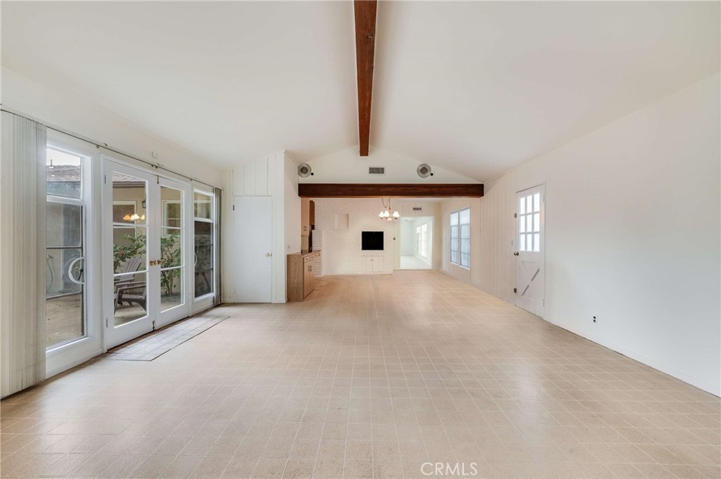 3665 Landfair Road Pasadena, CA 91107 - Photo 10 of 32 an empty room with windows