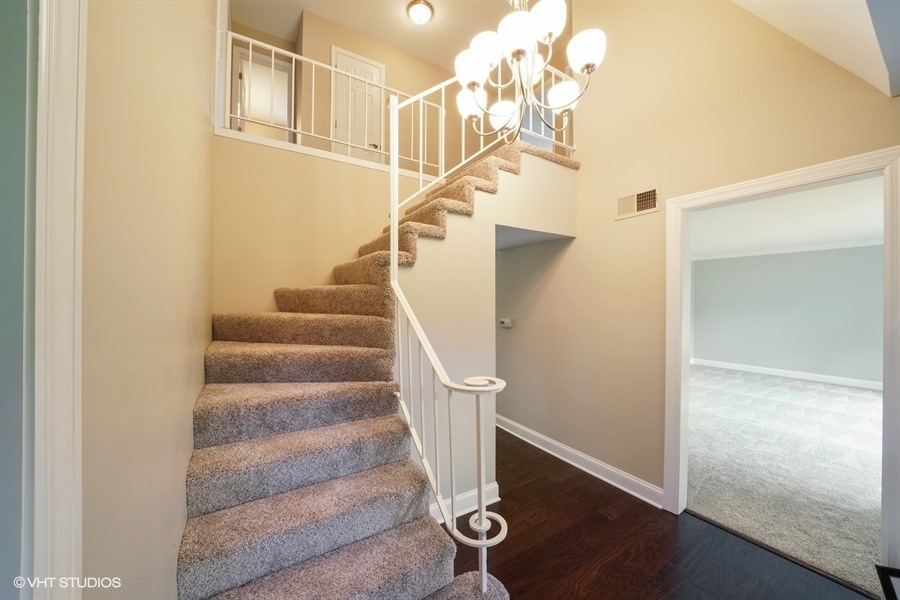 8512 Brookridge Road Downers Grove, IL 60516 - Photo 2 of 19