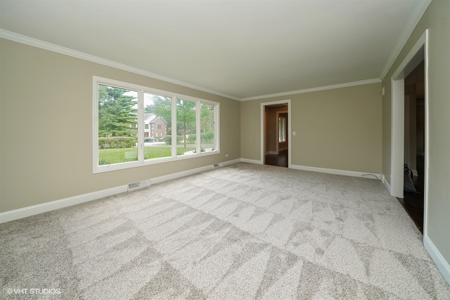 8512 Brookridge Road Downers Grove, IL 60516 - Photo 3 of 19