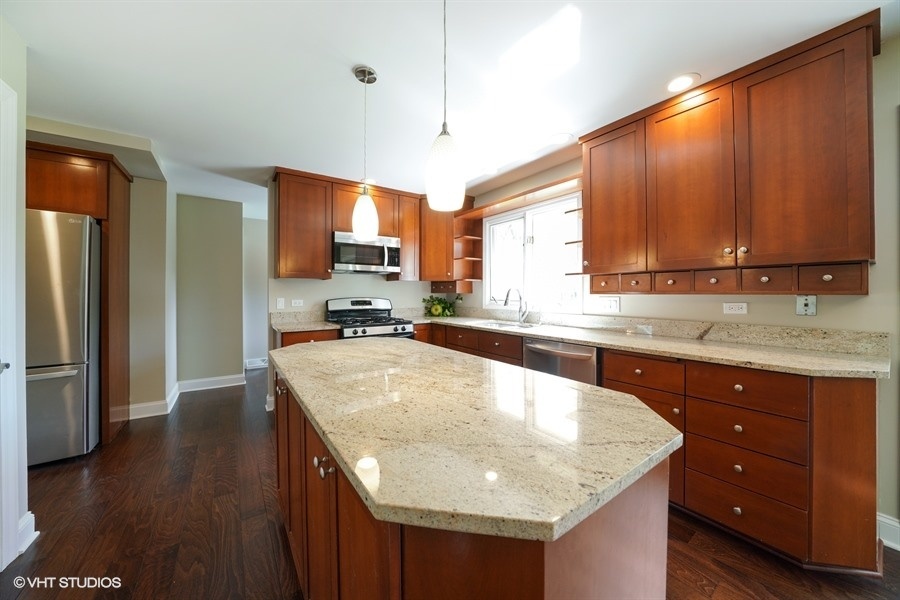 8512 Brookridge Road Downers Grove, IL 60516 - Photo 4 of 19