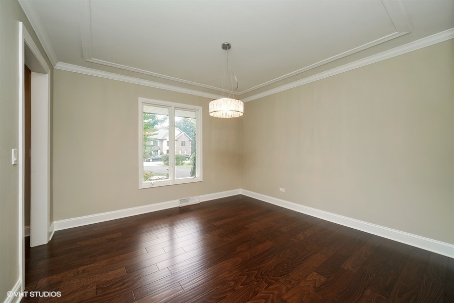 8512 Brookridge Road Downers Grove, IL 60516 - Photo 5 of 19