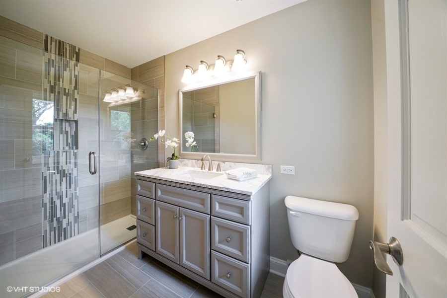 8512 Brookridge Road Downers Grove, IL 60516 - Photo 9 of 19