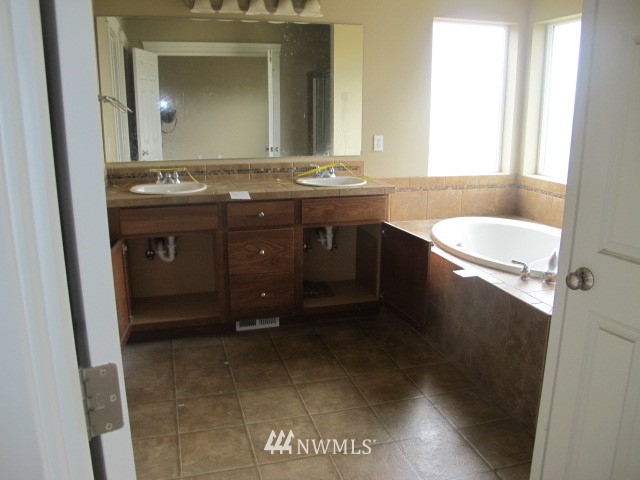 17833 Irwin Street Southwest Rochester, WA 98579 - Photo 6 of 14