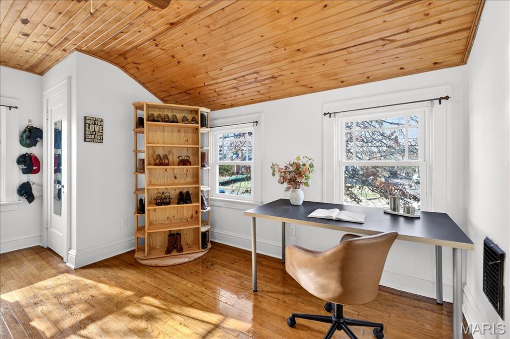 558 South Geyer Road Kirkwood, MO 63122 - Photo 17 of 27