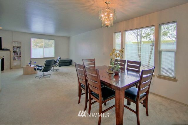 2436 Northeast 13th Street Renton, WA 98056 - Photo 4 of 12 Gallery Image 4