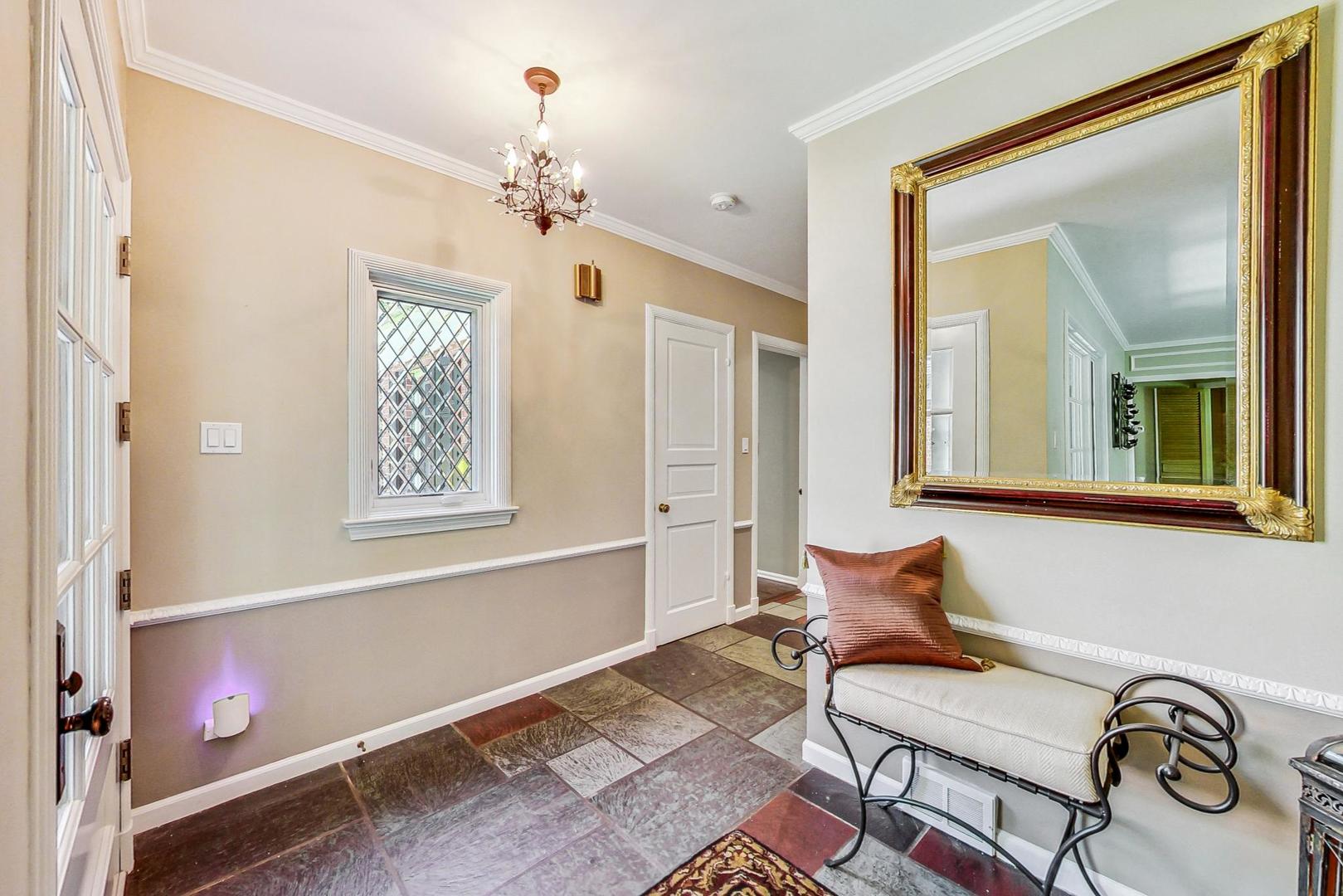 1323 Turvey Road Downers Grove, IL 60515 - Photo 8 of 51 Gallery Image 8