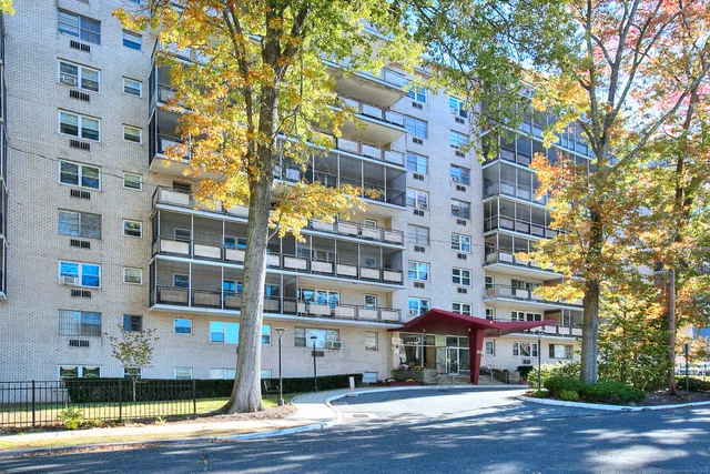 $209,000 | 80 Cartright Street, Unit 8J, Bridgeport, CT 06604