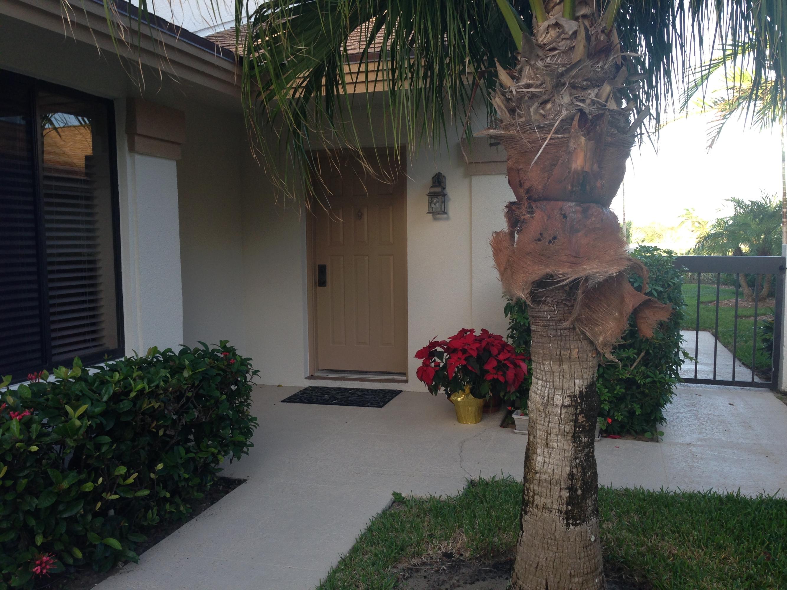 189 Ridge Road Jupiter, FL 33477 - Photo 2 of 38 Entrance