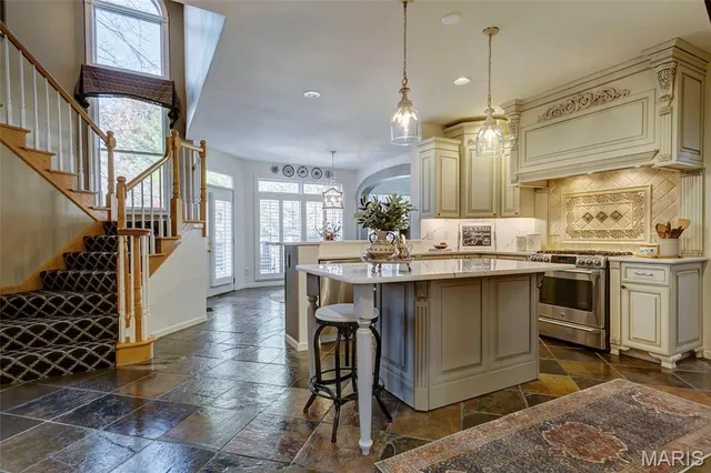 $1,240,000 | 2109 Saddlebred Court, Chesterfield, MO 63005