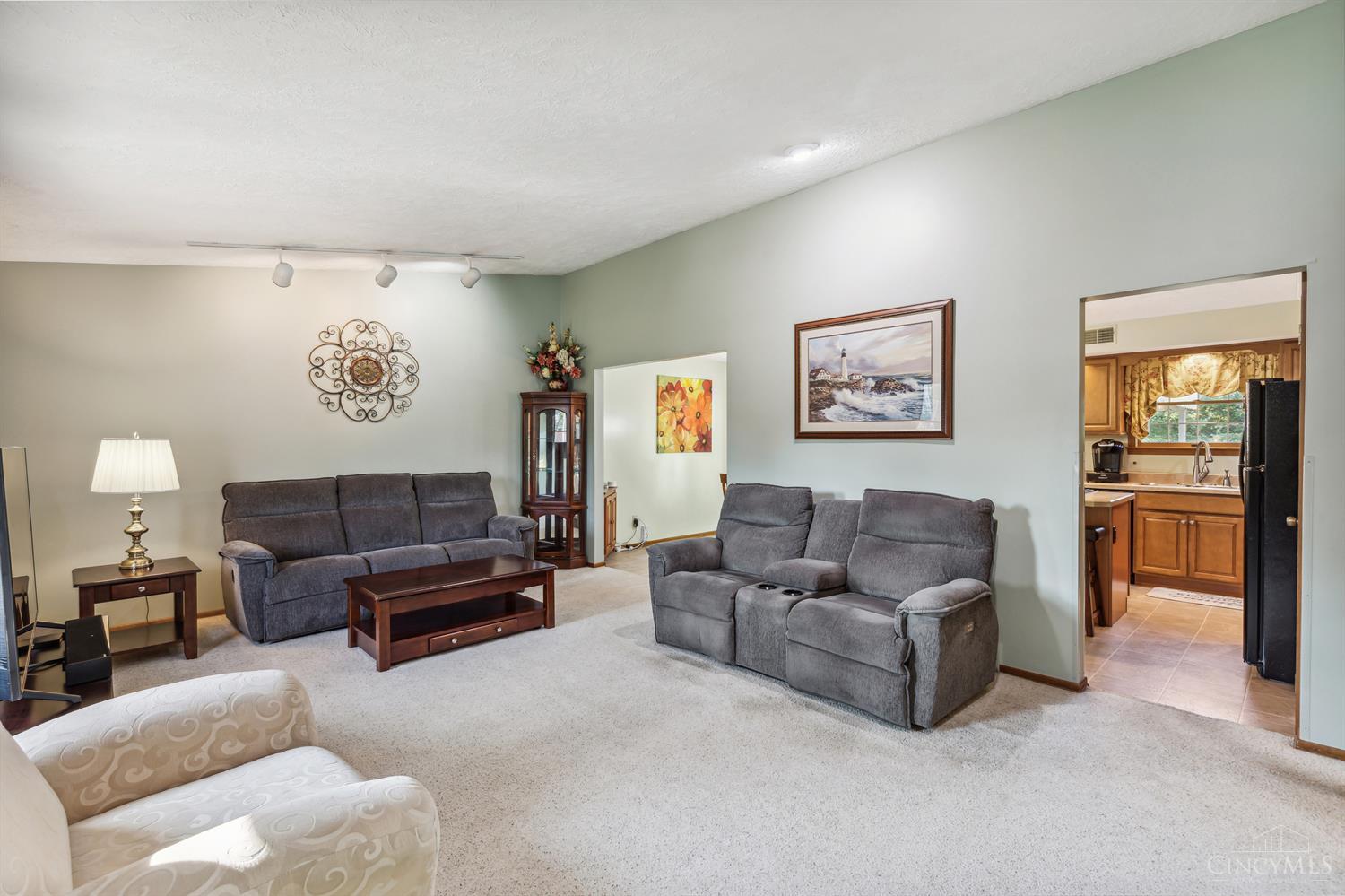 2941 Kleeman Road Cincinnati, OH 45211 - Photo 6 of 35