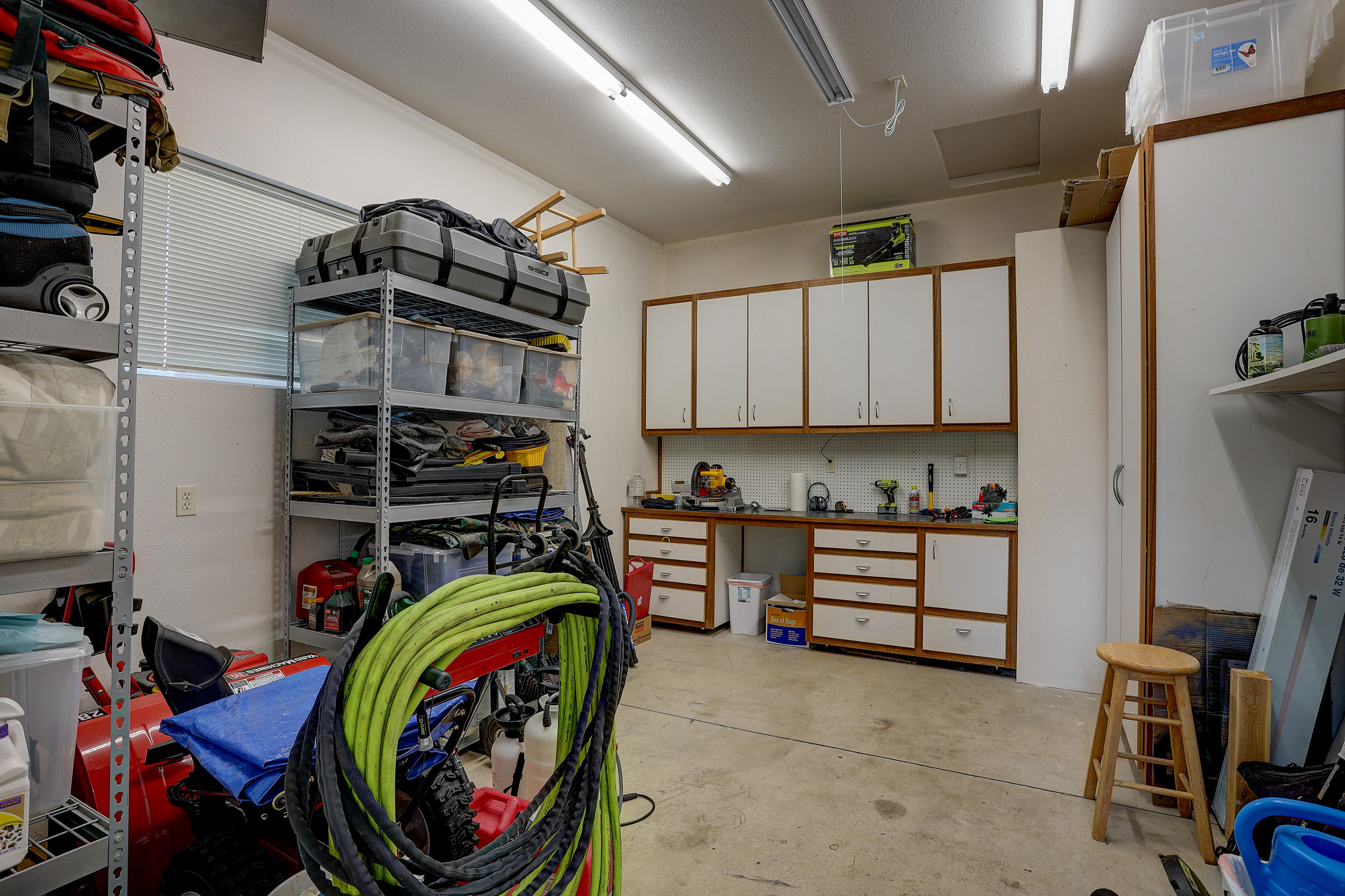 61267 Benham Road Bend, OR 97702 - Photo 47 of 49 Heated shop space