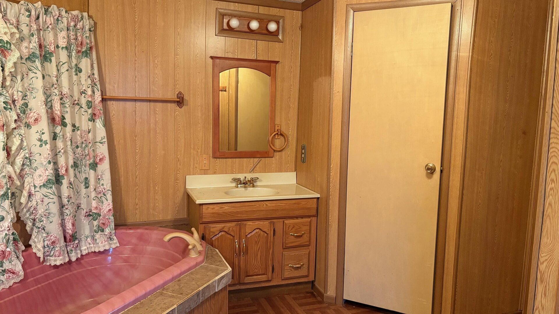 2954 Cardinals Lane Chester, IL 62233 - Photo 14 of 32 a bathroom with a sink a mirror and a shower