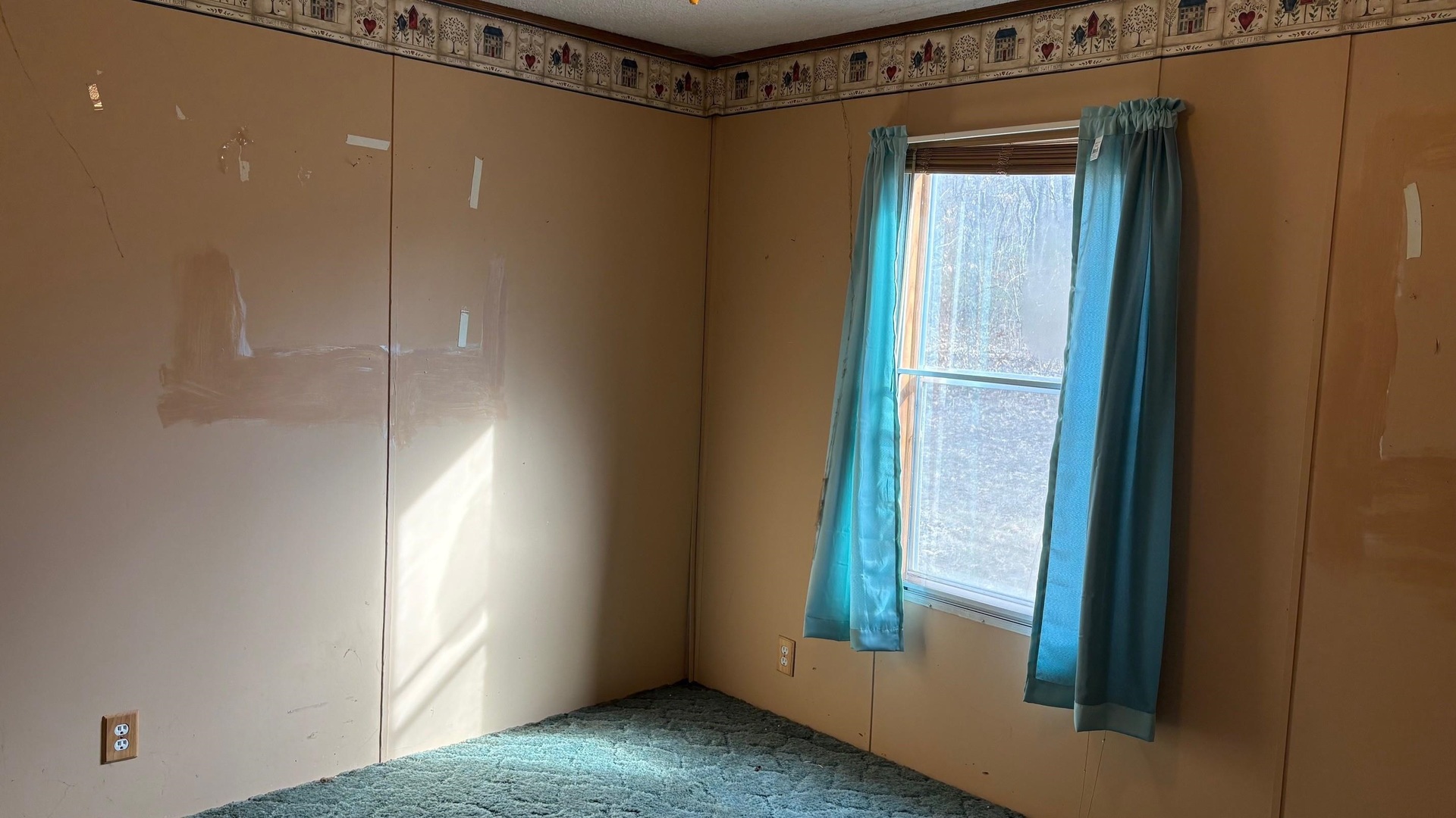 2954 Cardinals Lane Chester, IL 62233 - Photo 15 of 32 a view of an empty room and window